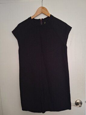 Black horizontal ribbed textured short sleeve dress Size 6